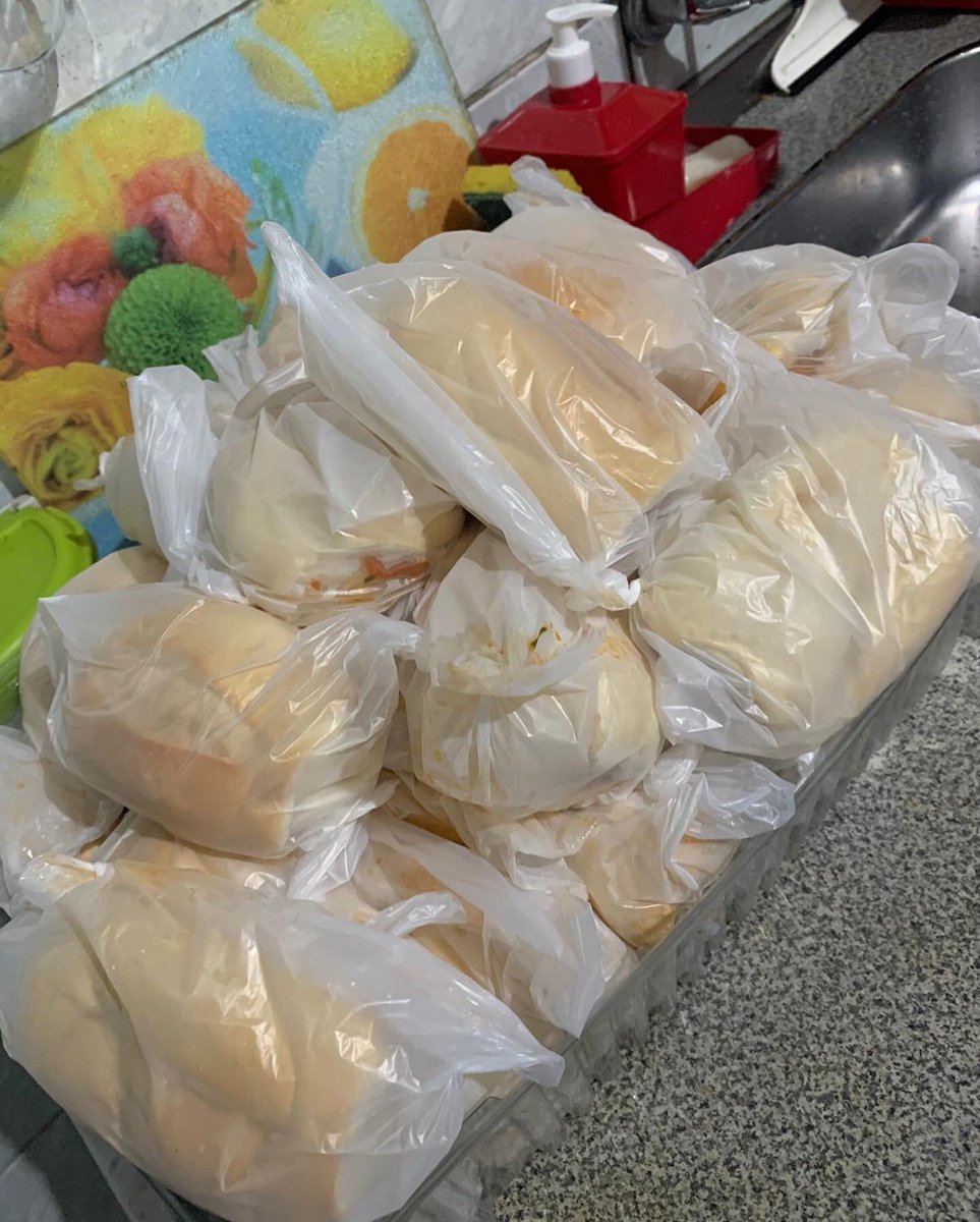 solidargrupo's tweet photo. Compramos também água, fizemos sopão para o curado IV e curado II. 

Para acompanhar todas as ações e prestação de contas vejam pelo Instagram: https://t.co/ZwEvJD0S1U https://t.co/W4FoGgvl9T