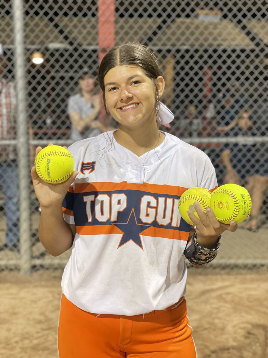 LandynTompkins's tweet photo. Bling and Bombs this weekend at USSSA Fast-pitch Player Talk Memorial Weekend Tournament. #Undefeated #3bombs @topgunfastpitch https://t.co/JcWKbDwoDW