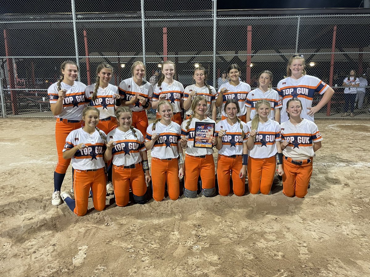 LandynTompkins's tweet photo. Bling and Bombs this weekend at USSSA Fast-pitch Player Talk Memorial Weekend Tournament. #Undefeated #3bombs @topgunfastpitch https://t.co/JcWKbDwoDW