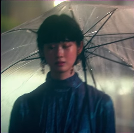 f6813699's tweet image. 再聽一次"大雨"的理由

想起那原唱金智娟 琅琅上口的老派風格

cover版本是可以泡在沙發一整天 搭配啤酒的糜爛

這個季節是會下到發霉的時候

也想起曾經在台北發生的一切

#大雨 #decajoins
youtube.com/watch?v=4FFALD…