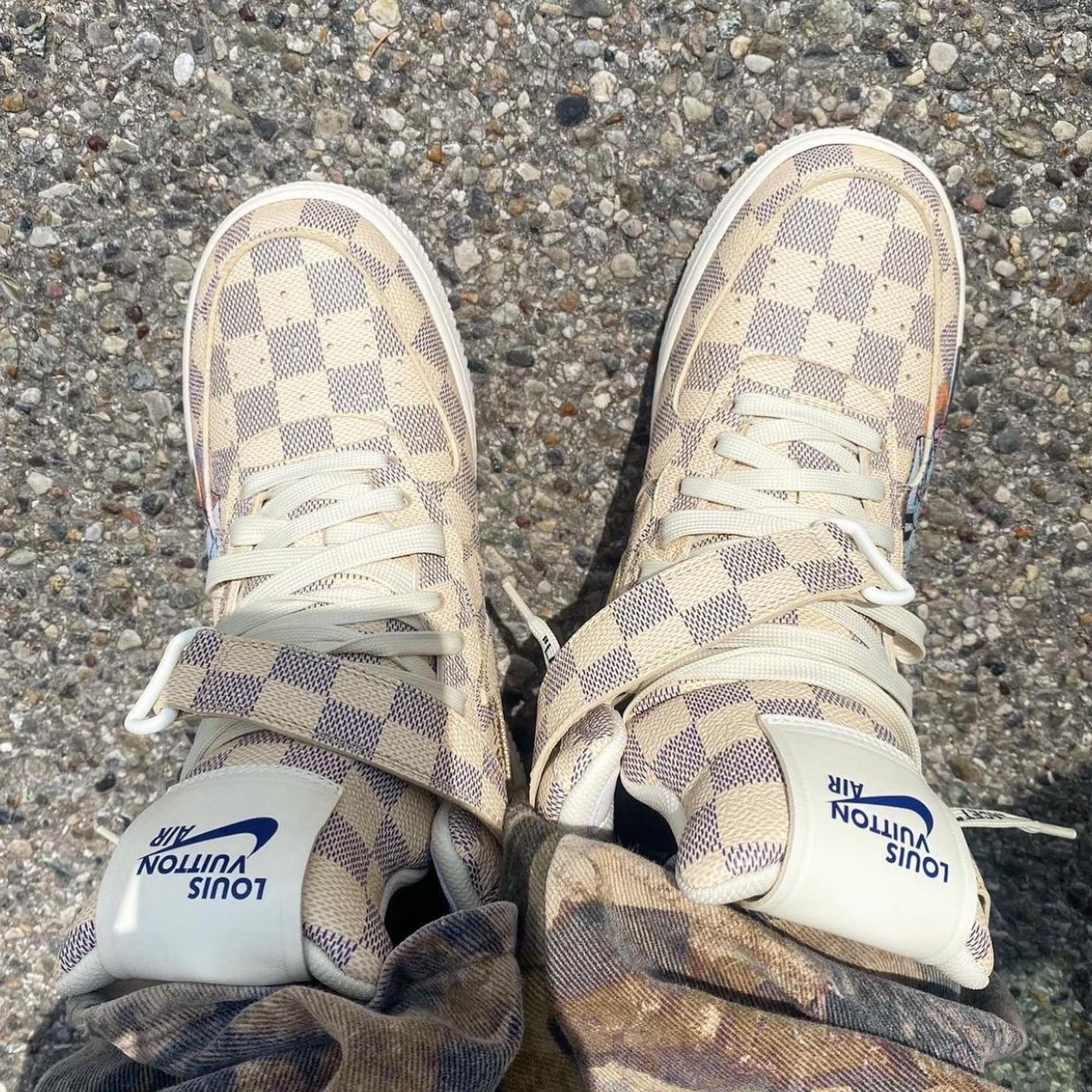 HypeNeverDies on X: LOUIS VUITTON x NIKE Air Force 1 Mid Graffiti