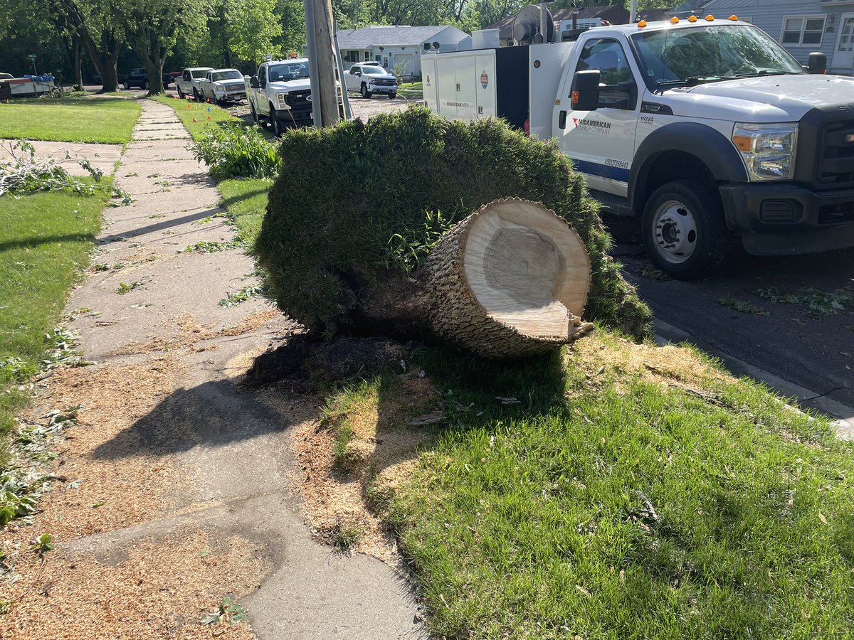 DustinHansen18's tweet photo. Just two weeks ago our teams responded to a devastating storm. In the early hours this morning we did it again. #publicworksfirstresponder https://t.co/j7NTbjpwtV