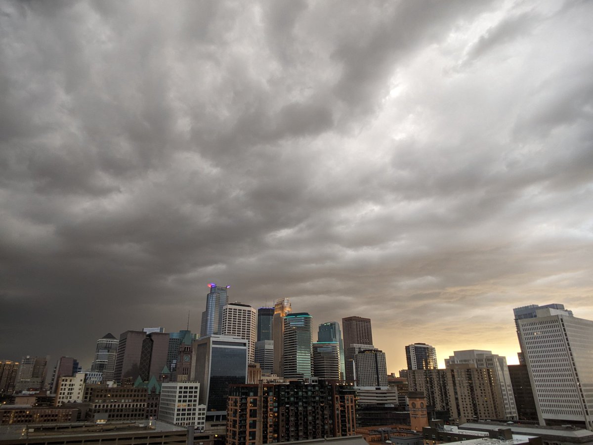 Monday evening in downtown Stormy-apolis.