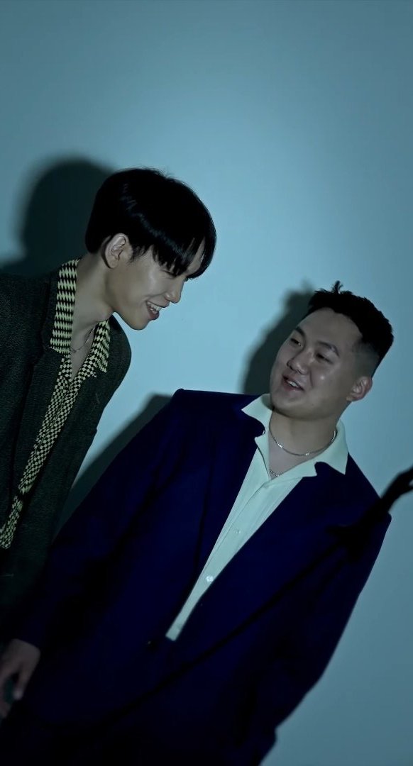 BrSquad_kpop's tweet photo. O Oceanfromtheblue e o Hookuo lançaram hoje 2 singles colaborativos intitulados "Why" e "Time". Confira!

YouTube:
https://t.co/C0ne1z6ZPs

Spotify:
https://t.co/B4EuxPPsAK

@fromtheblue3 #Oceanfromtheblue #Hookuo #WHY https://t.co/YFiV1SPN3i