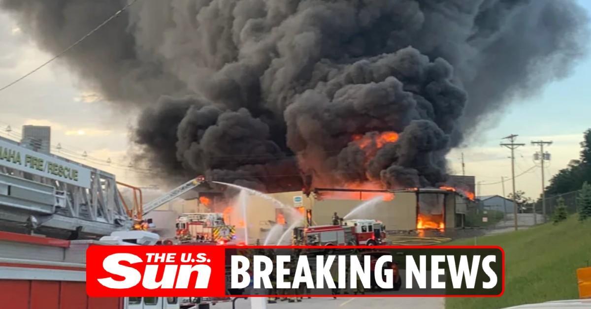 #BREAKING: 'Explosions heard' during huge fire in Omaha as firefighters swarm scene in Nebraska the-sun.com/news/5456333/d…