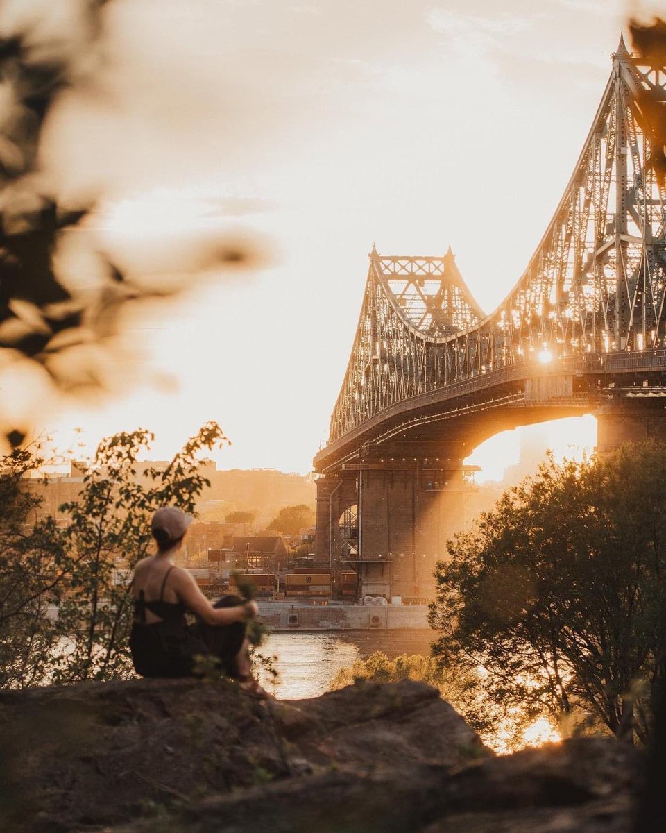 A beautiful sunset over Montréal's Jacques-Cartier Bridge. 💛

📷 maggieparise #montreal #MTLmoments #photooftheday