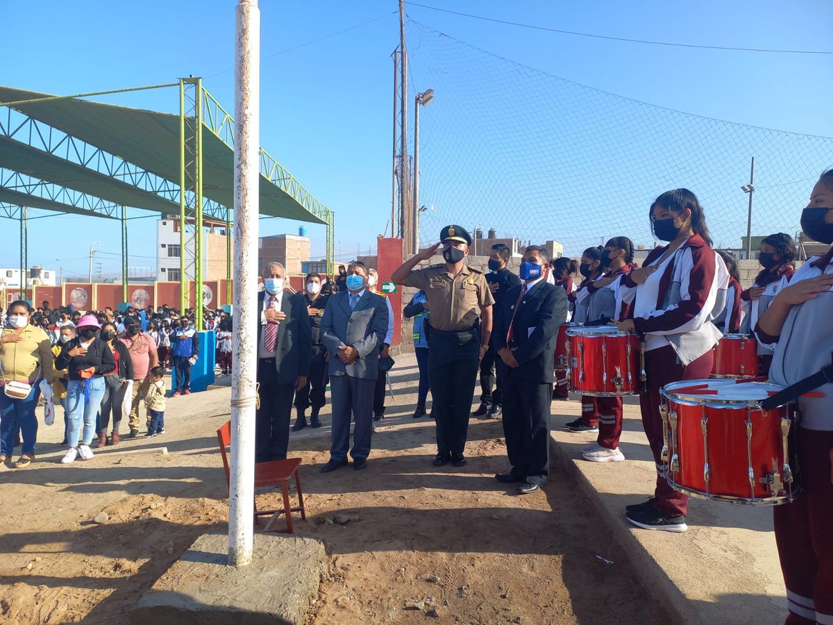 PoliciaPeru's tweet photo. ¡Son nuestro aliados!
Participamos en la ceremonia de juramentación de los policías escolares de la institución educativa Hortensia Pardo Mancebo en #Arequipa. Personal de la Comisaría de Camaná asistió al evento. #SeguimosTrabajando https://t.co/CGzRNqLJth