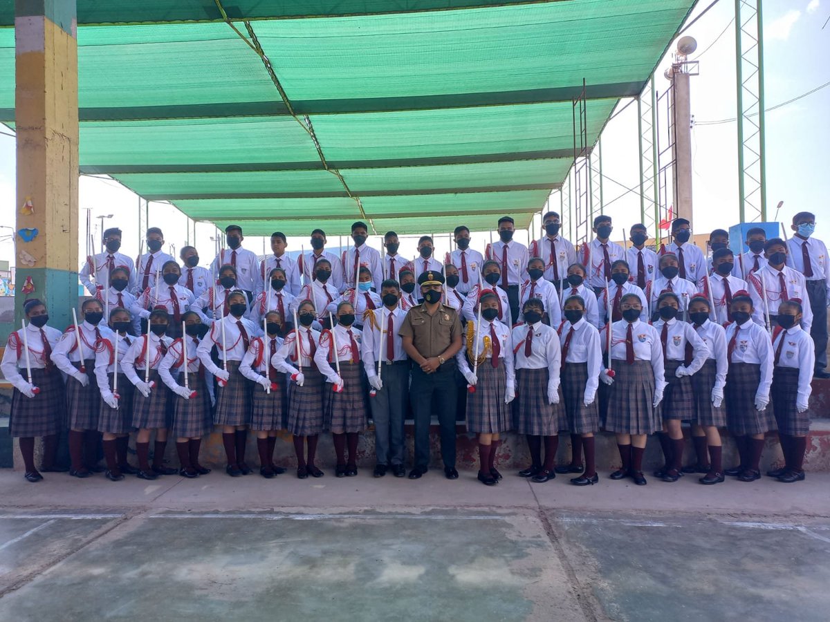 PoliciaPeru's tweet photo. ¡Son nuestro aliados!
Participamos en la ceremonia de juramentación de los policías escolares de la institución educativa Hortensia Pardo Mancebo en #Arequipa. Personal de la Comisaría de Camaná asistió al evento. #SeguimosTrabajando https://t.co/CGzRNqLJth
