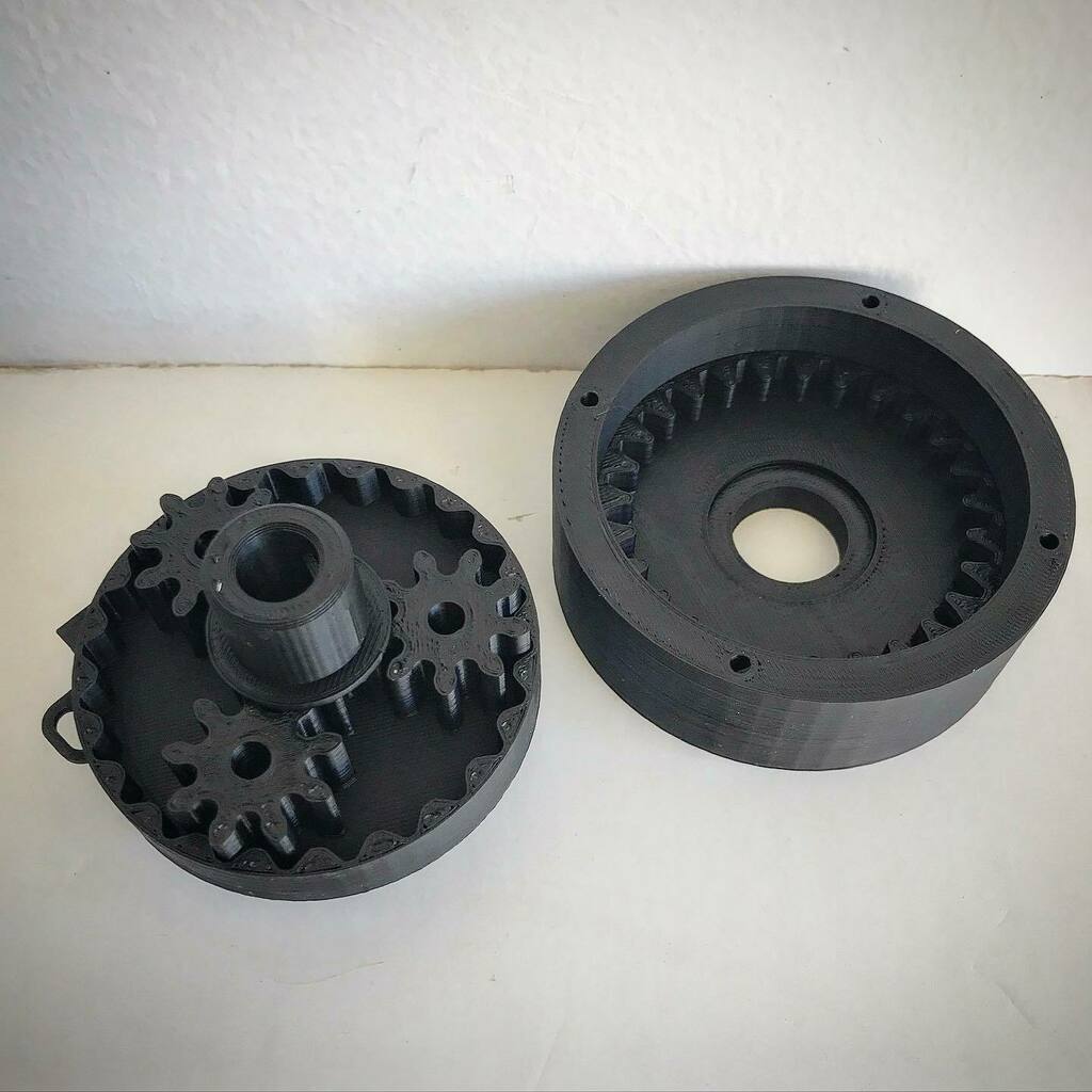 FedeMerello's tweet photo. ⚙️⚙️ prototipo de mecanismo planetario 💡 #3Dprinted #3dprotoprinting #3ddesign #catiav5 #solidworks #mechanic #prototyping #prusa #prusai3mk25 #printalot #grilon3 https://t.co/7xg9PGB8zA