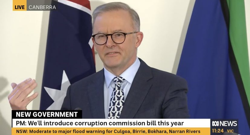 DarylTractor's tweet photo. Whoa big swipe at the media from @AlboMP: 

“To use a footy analogy, the umpires didn't really … you know … go with us all the time. I say in front of some of those umpires here today. 

“But we dealt with that and maybe they don't have as much influence as they think.” https://t.co/Ai8x9y9MFK