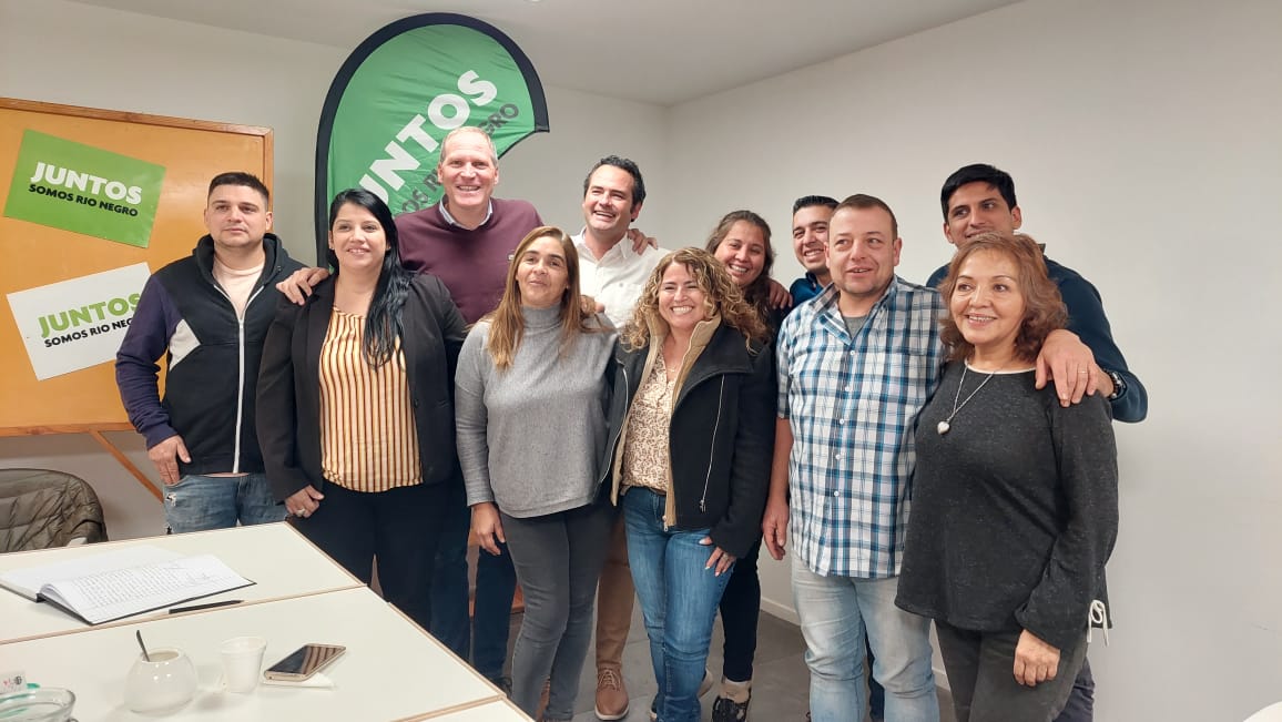 MuenaPablo's tweet photo. Nos volvimos a reunir con la #MesaLocal de JSRN para tratar diversos temas y nos sorprendió el vicegobernador, Alejandro Palmieri, con su visita. https://t.co/RijkdYm8K7