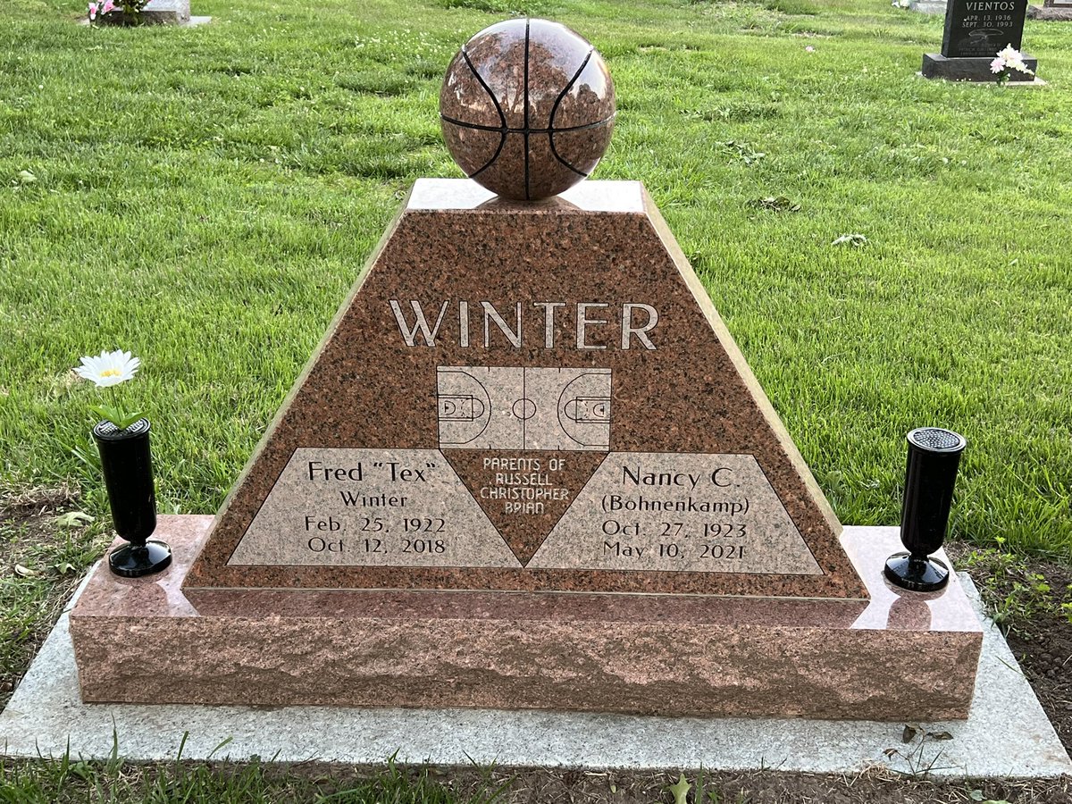 KstateRunyan's tweet photo. Rest In Peace Coach #TexWinter and Nancy. Had to add a flower. Best looking grave in the cemetery. See the triangle?!
#TriangleOffense
#KStateBasketball
#EMAW https://t.co/aBr91epsvk