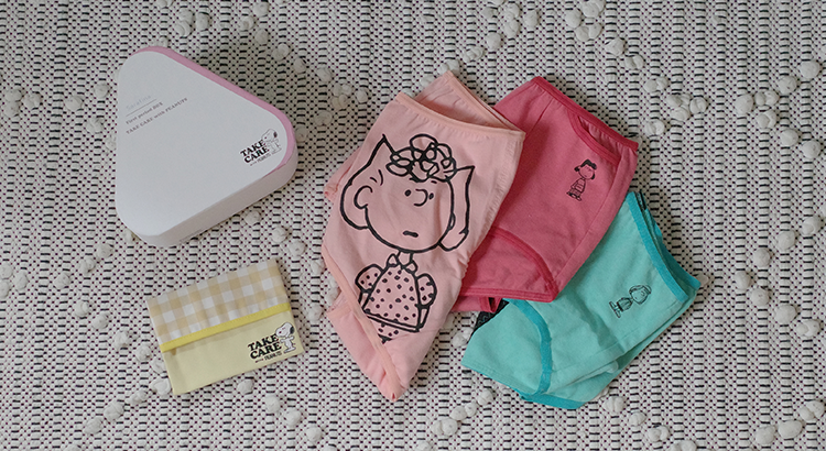 saluffyplus's tweet photo. 本日発売！！
「Take Care with PEANUTS はじめての生理ボックス」

カラフルなショーツにピーナッツの仲間たちがプリントされた可愛らしいショーツのセットで、はじめて生理を迎えた時の不安な気持ちに寄り添います。

#PEANUTS #SNOOPY #TakecarewithPeanuts #はじめての生理ボックス https://t.co/7PSXCSYTlf