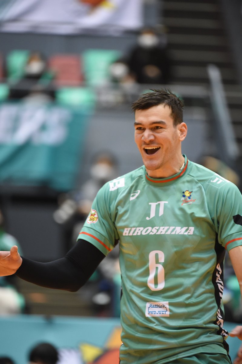 Thunders_vb's tweet photo. 【エドガー選手、ありがとう🙏】

5月31日付で退部する #トーマスパトリックエドガー 選手。

パワフルなスパイクが武器のオポジットとして、5シーズンにわたり活躍🏐💥
チームの大黒柱となり、勝利に貢献しました。

改めてエドガー選手、お疲れさまでした‼️

#JTサンダーズ広島 https://t.co/wYmjrqqkYe