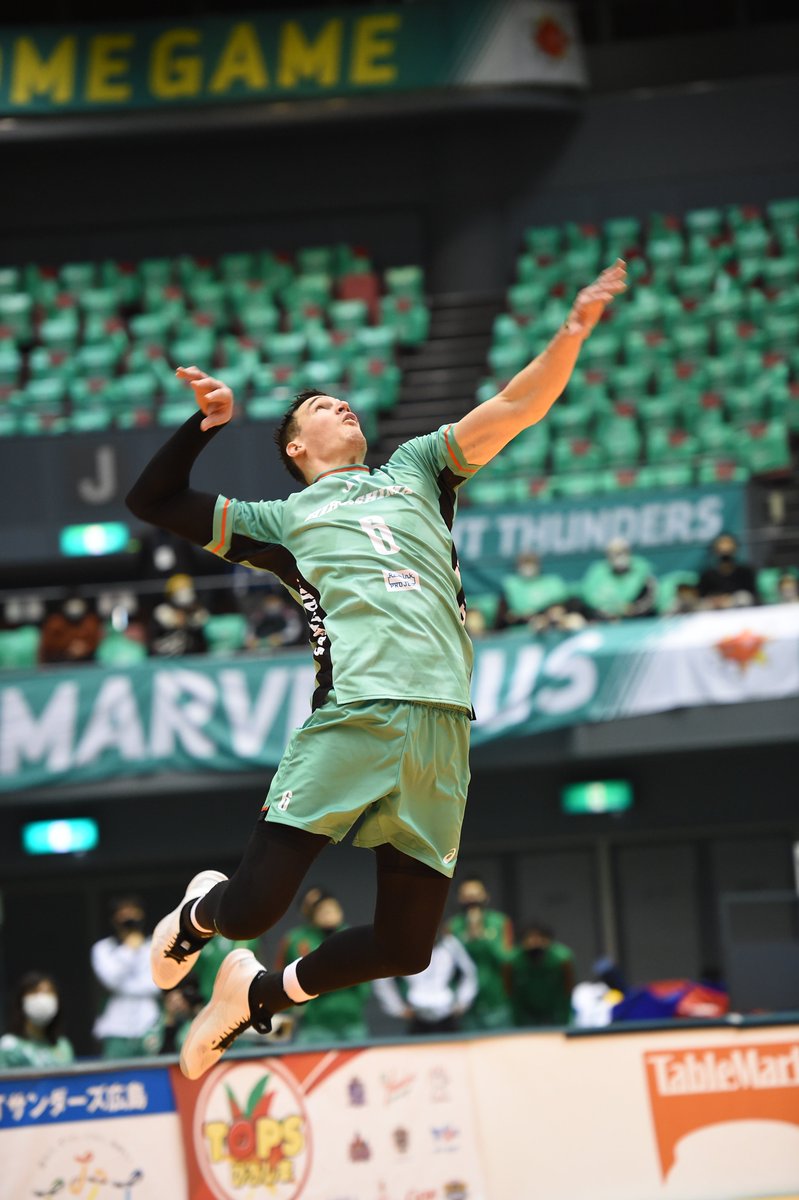Thunders_vb's tweet photo. 【エドガー選手、ありがとう🙏】

5月31日付で退部する #トーマスパトリックエドガー 選手。

パワフルなスパイクが武器のオポジットとして、5シーズンにわたり活躍🏐💥
チームの大黒柱となり、勝利に貢献しました。

改めてエドガー選手、お疲れさまでした‼️

#JTサンダーズ広島 https://t.co/wYmjrqqkYe
