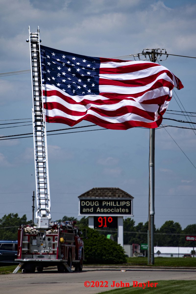 JohnBaylerPhoto's tweet photo. To all those who served and didn't come home....THANK YOU!!! Also, thank you who served and put their lives on the line for freedom. #americanflag #memorialday #firedepartment #oldglory #usflag #longmayshewave #johnbaylerphotography #southernillinois #usroute50 https://t.co/pfN1i1iRD9