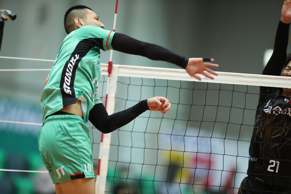 Thunders_vb's tweet photo. 【陳選手、ありがとう🙏】

同じく、5月31日付で退部する #陳建禎 選手。

2019年に入部し、3シーズンの間アウトサイドヒッターとしてチームに貢献🙌
オールラウンドなプレーでチームを勝利へ導きました✨

陳選手、お疲れさまでした👏

#JTサンダーズ広島
#黒狗 https://t.co/hlTSYAqmGy