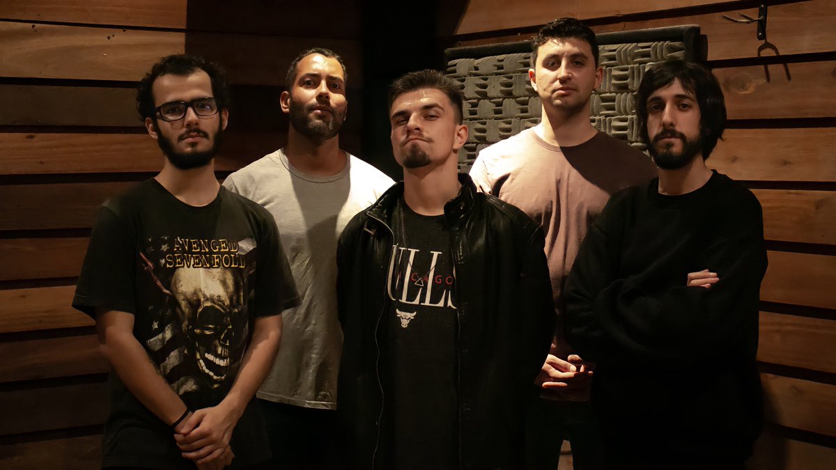 P115_oficial's tweet photo. P-115 de cara nova RAPAZIADAAA!
Até que a morte nos pare!

#p115oficial #tubaraosc #rock https://t.co/fXeiai8g05