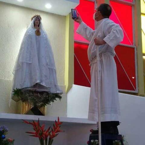Nuestra Madre La Virgen del Valle, coronada.
Santa Madre, ruega por nosotros.
Amén.
Vista Alegre. Caracas. Venezuela