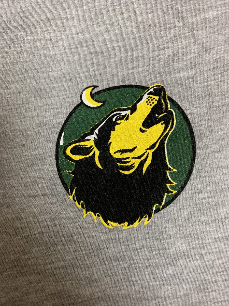 MsMEErtel's tweet image. I just finished listening to “Pomp &amp;amp; Circumstance” in my car, making sure the music for @MountainViewHi2’s graduation ceremony tomorrow burned onto the cd correctly. Visions of our incredible students filled my head, reminding me what amazing things #WeDoAtMountainView @FCPS_OSS