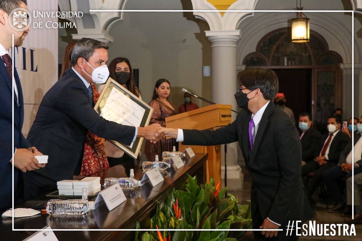 udec_oficial's tweet photo. Esta tarde, @Estudiantes_FEC entregó el Premio FEC al Mérito Estudiantil a 8 estudiantes universitarios, además de 12 menciones honoríficas.

¡Felicidades a las y los galardonados! #TalentoUdeC ✅

#EventosUdeC https://t.co/6fRcxUyXNv