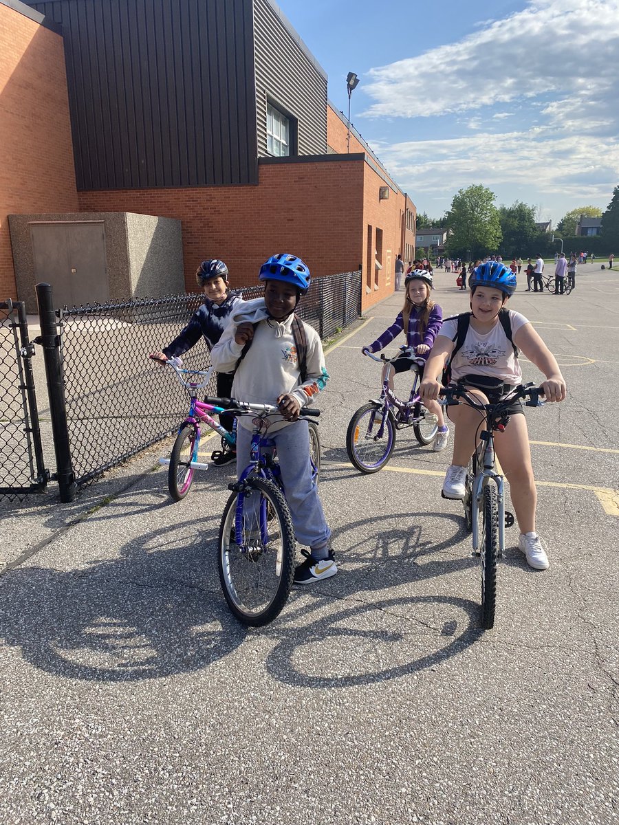 ret1974's tweet image. First day of #BiketoSchoolWeek @MasseyStreet_PS 🚲 @PeelSchools @hpe4pdsb @PDSBDirector @Bunmiomiyale @SmartCommute @regionofpeel #gettingactive #environmentallyfriendly