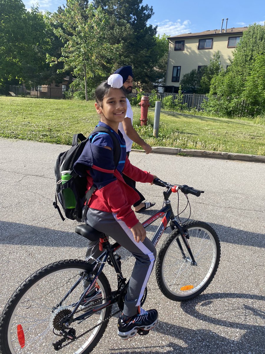 ret1974's tweet image. First day of #BiketoSchoolWeek @MasseyStreet_PS 🚲 @PeelSchools @hpe4pdsb @PDSBDirector @Bunmiomiyale @SmartCommute @regionofpeel #gettingactive #environmentallyfriendly