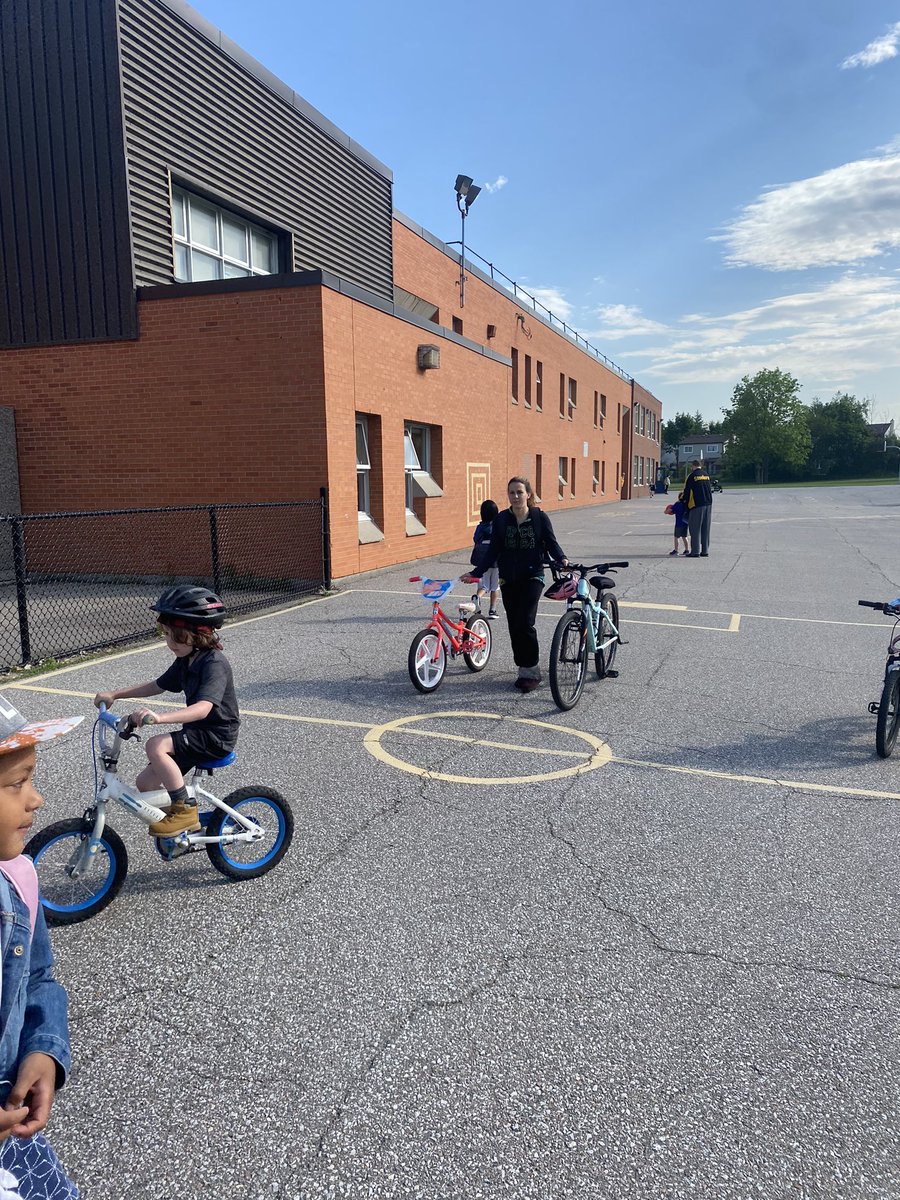 ret1974's tweet image. First day of #BiketoSchoolWeek @MasseyStreet_PS 🚲 @PeelSchools @hpe4pdsb @PDSBDirector @Bunmiomiyale @SmartCommute @regionofpeel #gettingactive #environmentallyfriendly