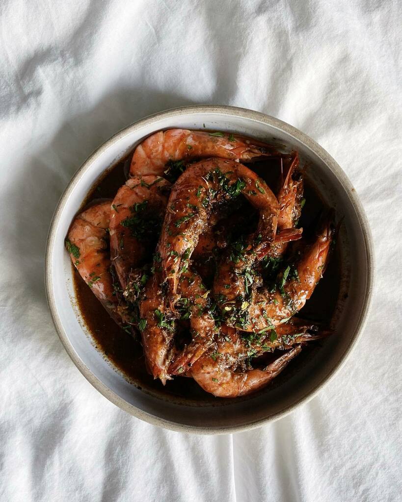 boatcooks's tweet photo. Louisiana barbecued shrimps.🦐

No grill required, bring bread.

Recipe on @food52 https://t.co/MSJag7GhzO https://t.co/NSgtK3i2NW