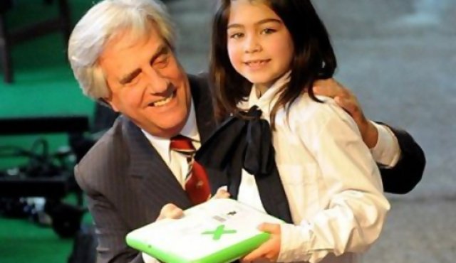 diego_fau's tweet image. 15 años del Plan Ceibal. Gracias Tabaré!!