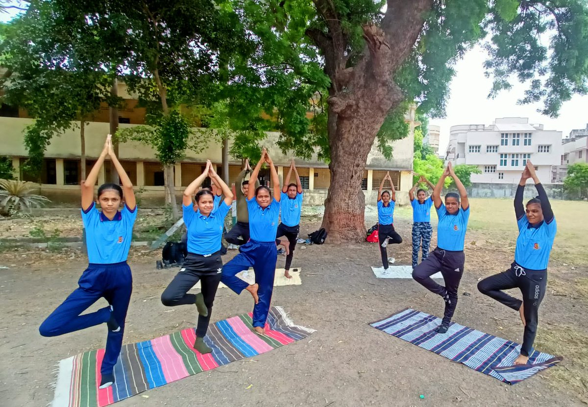 lt_patel's tweet photo. BPBariaSciInst,20 GUJ BN NCC #preyogaday@DefencePRO_Guj @HQ_DG_NCC @ArvindKapoorTYG https://t.co/5GLY4KLdyz