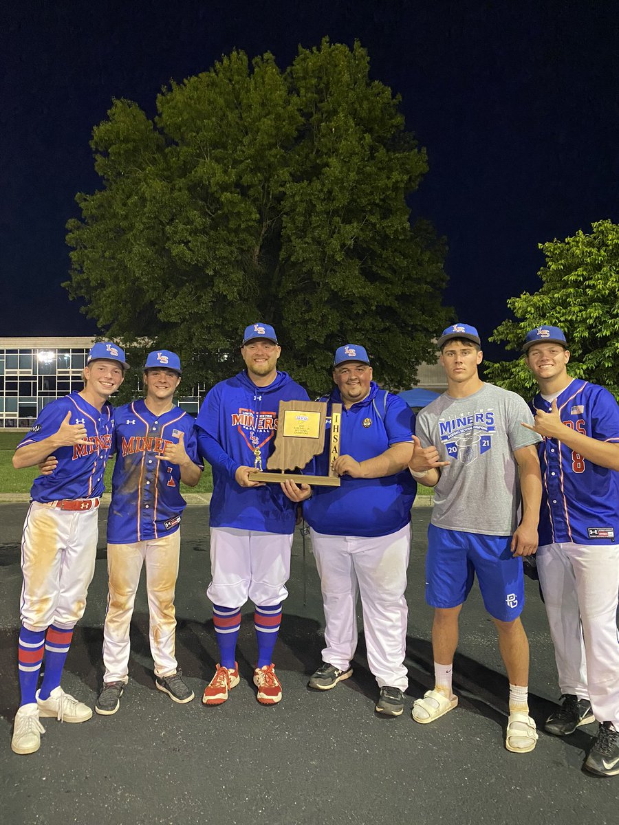 jacob_harden25's tweet photo. What a team. What a ride. SECTIONAL CHAMPS!!! #BartStrong #MinerPride #SurviveAndAdvance https://t.co/dFoBdPf27C