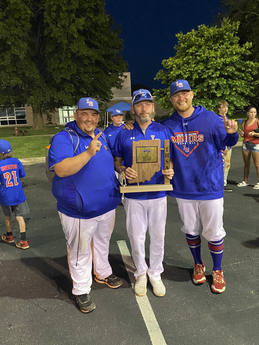 jacob_harden25's tweet photo. What a team. What a ride. SECTIONAL CHAMPS!!! #BartStrong #MinerPride #SurviveAndAdvance https://t.co/dFoBdPf27C