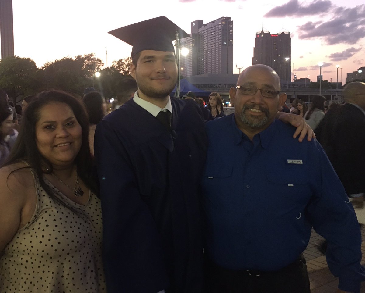 celenamaldonado's tweet image. When a former student messages, inviting you to his graduation, you drop everything and go! #onceaTexanAlwaysaTexan
@NISDPatNeff @CTJohnsonHigh #Classof2022