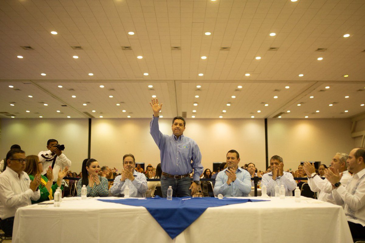 GmzMonroyMario's tweet photo. La celebración del Día del Maestro ofrecida hoy al personal docente, administrativo y de apoyo a la educación de la región centro de nuestro Estado, es un justo reconocimiento y agradecimiento al diario esfuerzo de quienes posibilitan la importante obra educativa de Tamaulipas. https://t.co/q3BwdqMatr