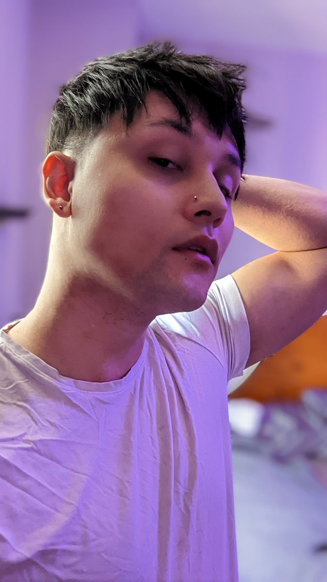 Boneless_Crumb's tweet photo. New haircut has my profile photo out of date. https://t.co/pC8bFmwhgE