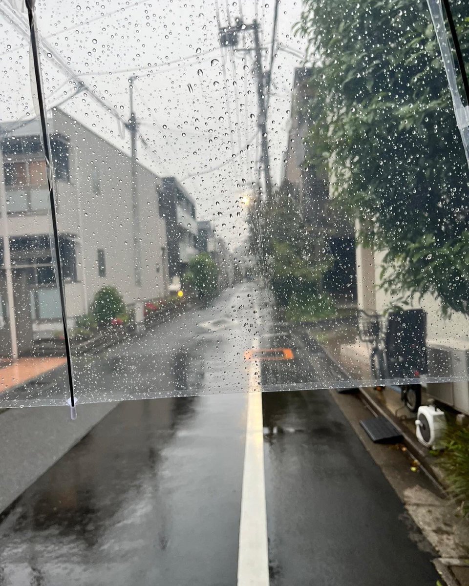 Arina8188's tweet photo. 雨の日は気持ちも曇っている https://t.co/xt94AWktud