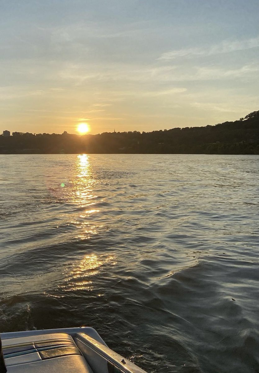 teresa_bard's tweet photo. PERFECT DAY! 🇺🇸⚓️❤️🤍💙⚓️🇺🇸 #boatinglife #finallyadayoff #bestlife #nodramalama https://t.co/EP3aV8V3oh
