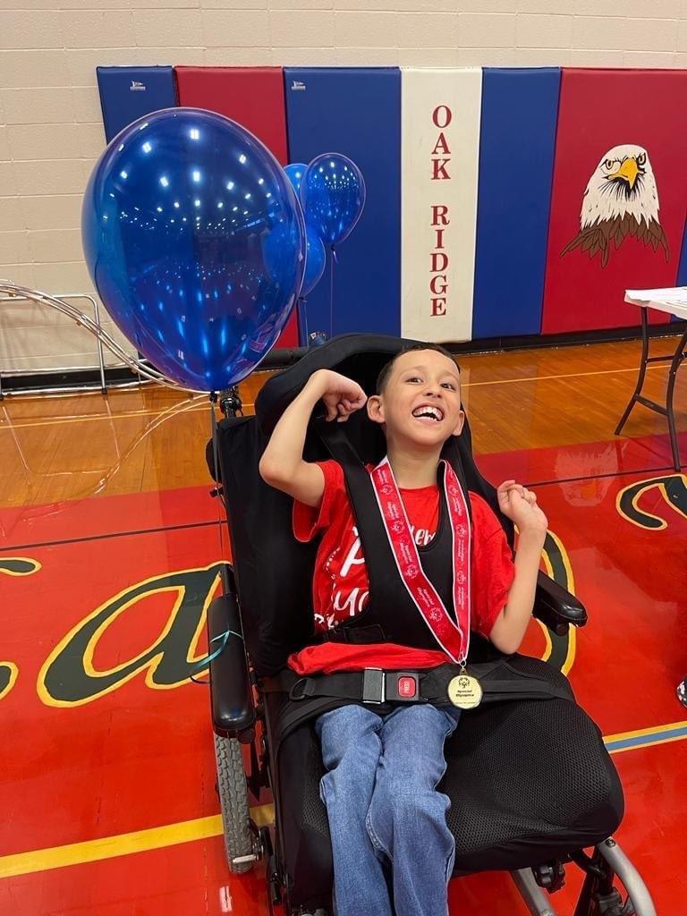 andreairahetahn's tweet photo. Niño hondureño gana medalla en Olimpiadas de Matemáticas en Houston. Oscar Jacob Paz Madrid, originario de Concordia Concepción Norte ganó la medalla de oro en Houston. Felicidades 🍾🎉 🇭🇳🥰 https://t.co/MXNRzY278K