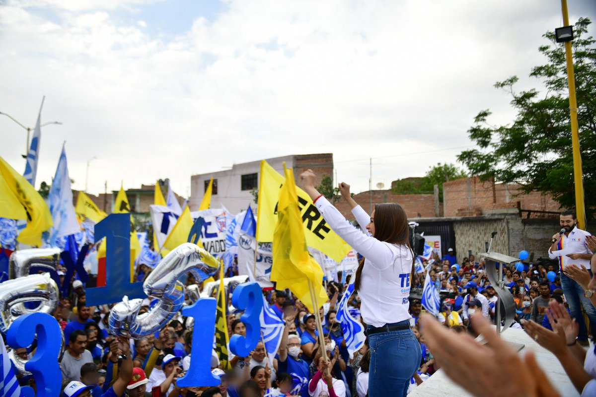 TereJimenezE's tweet photo. CIERRE DE CAMPAÑA EN EL ORIENTE DE LA CIUDAD (DISTRITOS 5, 12 y 13)
De corazón, agradezco a todas mis amigas y amigos del oriente de la capital, quienes durante muchos años me han abierto las puertas de sus casas, se han unido a este proyecto y hemos trabajado en equipo por Ags. https://t.co/V63ZZJ5UsF
