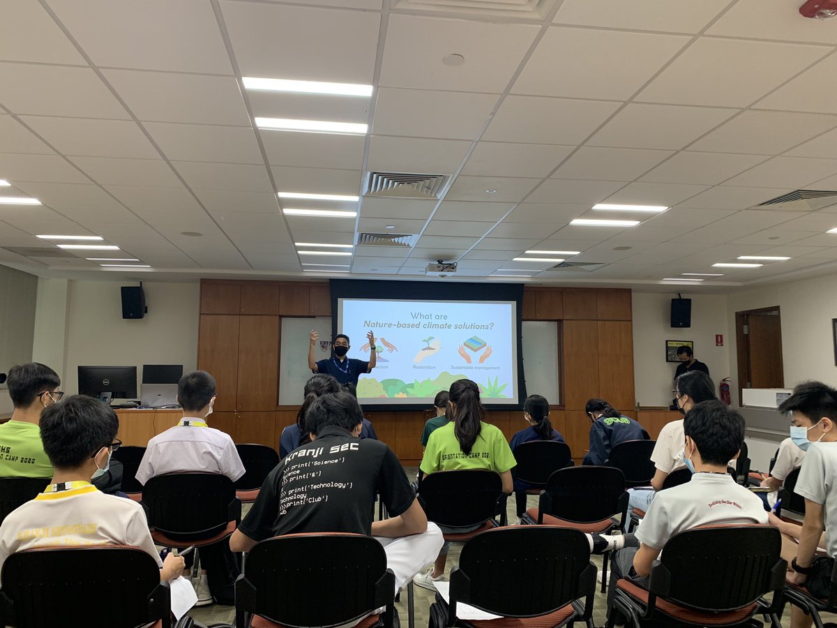 mel_yseali's tweet photo. @dondealban giving a talk on #NatureBasedClimateSolutions to Singaporean youth as part of the Youth STEM Empowerment Programme organized by the @ScienceCentreSG, supported by @awscloud, @RedWhiteBlueDot & @business cc: @NUSCNCS @cherylcadeline https://t.co/AzqMA1Pd0c