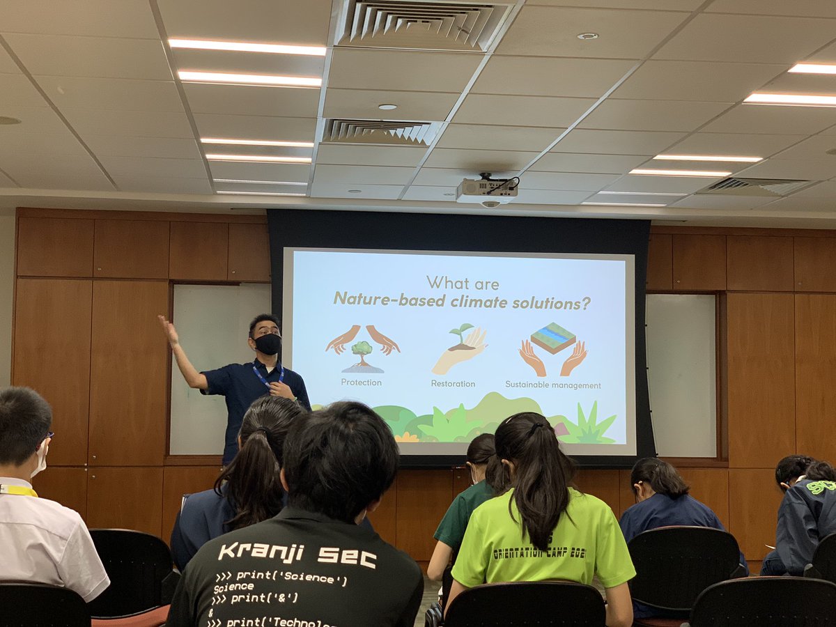 mel_yseali's tweet photo. @dondealban giving a talk on #NatureBasedClimateSolutions to Singaporean youth as part of the Youth STEM Empowerment Programme organized by the @ScienceCentreSG, supported by @awscloud, @RedWhiteBlueDot & @business cc: @NUSCNCS @cherylcadeline https://t.co/AzqMA1Pd0c