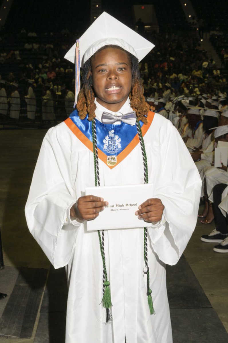 Smile Ladies Smile • Y’all Did It
Class of 2022 • Congratulations
😁🎓
