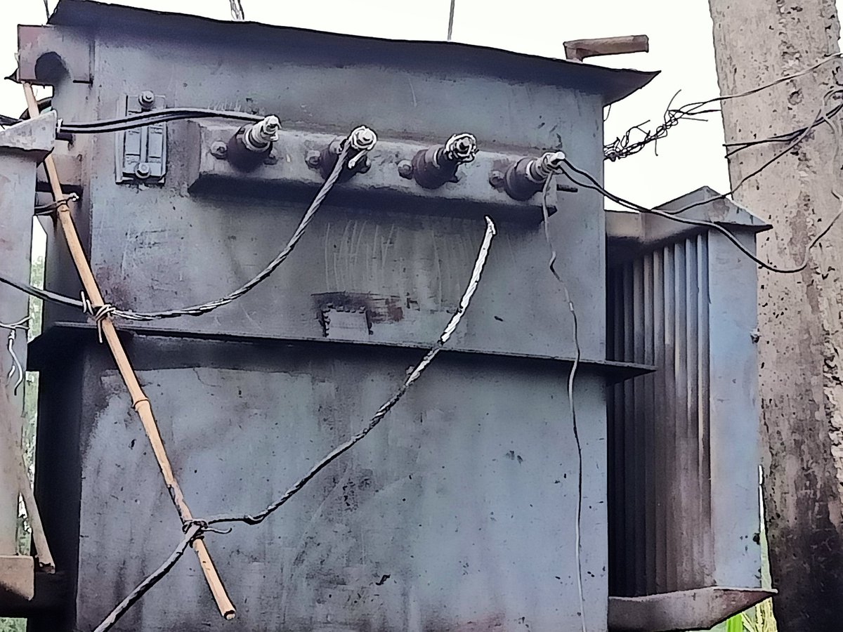 Mandeep123ch's tweet photo. District-mau up
Village-khadhicha
Powerhouse -sipha
Hamare village m sare cable weak h.jiske karan light sahi tarike se gharo m nhi ja pa rhe h.losses jada ho rha h.Har week wire break ho jate h.koi safety nhi current k regarding.
@UPPCLLKO https://t.co/dHiWzx0cli