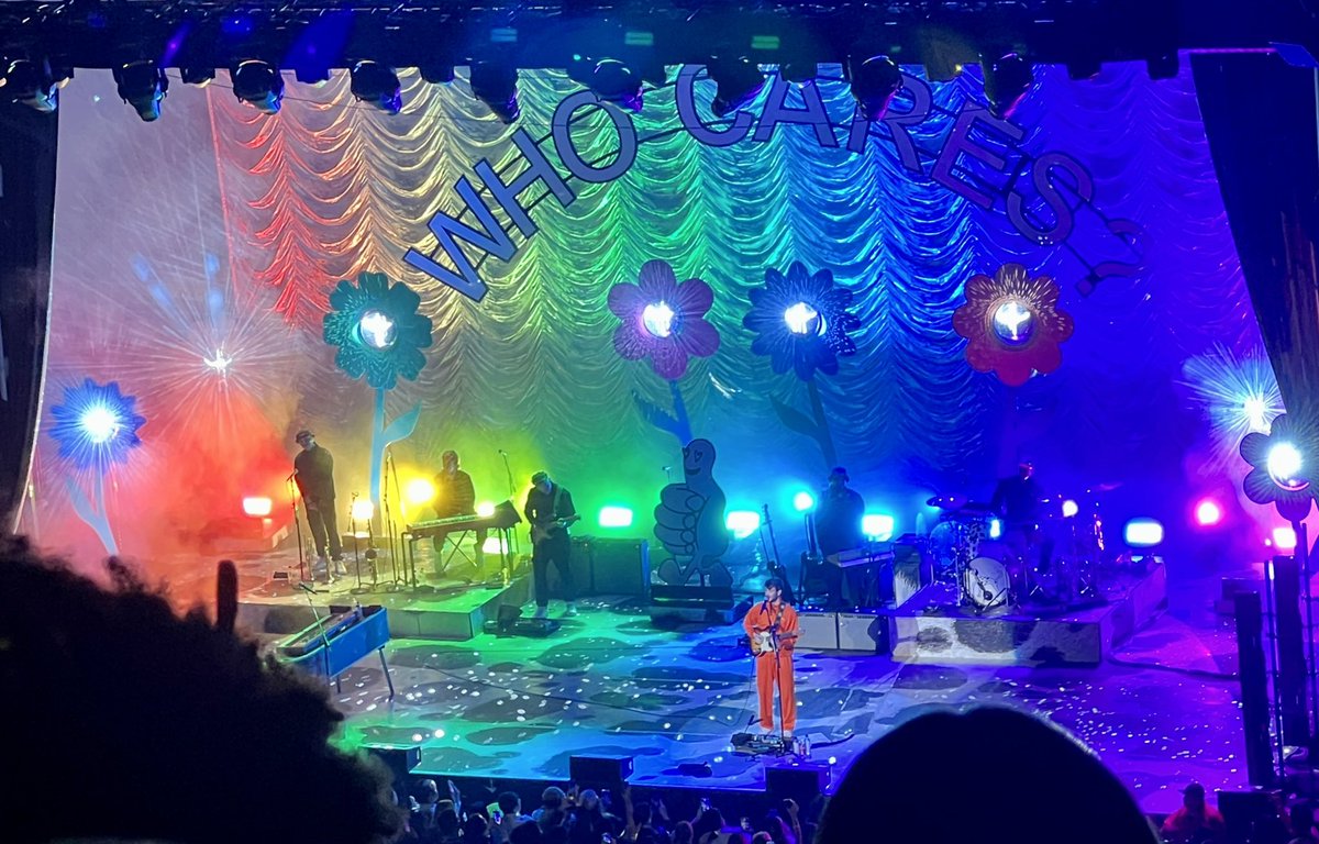 carmenl1ta's tweet photo. Baby approved of the #RexOrangeCounty concert 👍🏽😆              #whocarestour https://t.co/a3Je9Glzjw