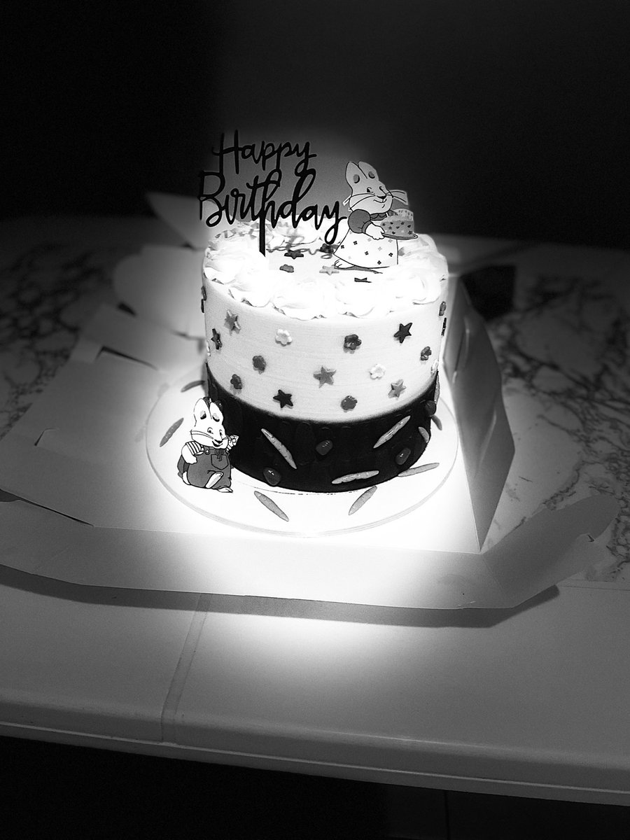 thesudeshna28's tweet photo. Get me this and I'm gonna marry you π°π°π°
#CakeFreak #CakeObsession #Cake #BirthdayCake #Birthdayπ https://t.co/MFQw2Hs1yG