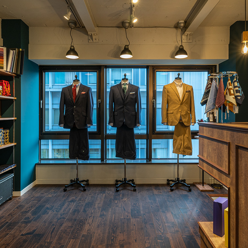 ROLYPOLYBespoke's tweet photo. SHOPはこんな感じです。
狭い店内ですが、落ち着いた空間でゆっくりとオーダーを愉しんでいただけると思います🙌👔
お気軽にご相談くださいね!
#rolypolybespokesalon #bigsizeordersuits #bigsizeshop #bigsizesuits #ordersalon #rolypoly
#ずんぐりむっくり #ぽっちゃりメンズ #ビッグサイズ https://t.co/rQjLFaZC8w