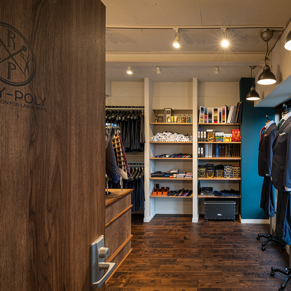 ROLYPOLYBespoke's tweet photo. SHOPはこんな感じです。
狭い店内ですが、落ち着いた空間でゆっくりとオーダーを愉しんでいただけると思います🙌👔
お気軽にご相談くださいね!
#rolypolybespokesalon #bigsizeordersuits #bigsizeshop #bigsizesuits #ordersalon #rolypoly
#ずんぐりむっくり #ぽっちゃりメンズ #ビッグサイズ https://t.co/rQjLFaZC8w