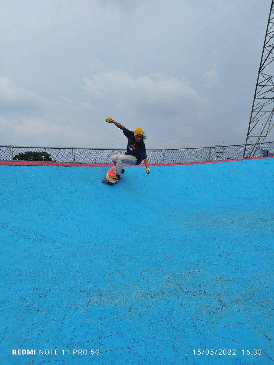 WilliamLuXiaomi's tweet photo. I'm blown away by this young challenger RASTAR and his skateboarding tricks captured on #RedmiNote11Pro5G. It's time to #RiseToTheChallenge and showcase your #YoungBut Challenge spirit! https://t.co/xb8sLYzSEf