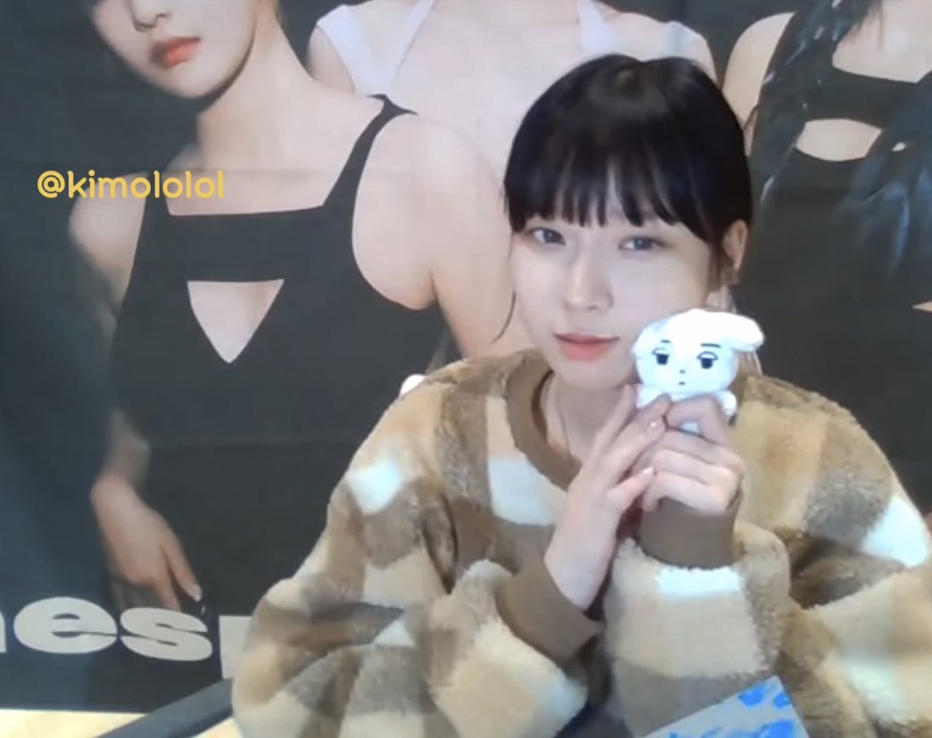 seasonal_fish's tweet image. 진짜 똑같아